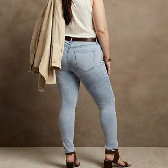 Banana Republic Curvy Mid Rise Skinny Jeans - Picture 9 of 16